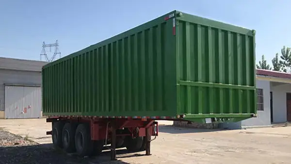 تعمل نصف المقطورات الكبيرة والخفيفة ذات الصندوق المغلق على تعزيز الكفاءة اللوجستية